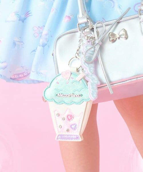 mezzo piano / メゾピアノ チャーム | モチーフ型　バッグチャーム（サックス）