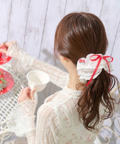 mezzo piano / メゾピアノ ヘアゴム・シュシュ | イチゴ刺しゅう　シュシュ | 詳細5