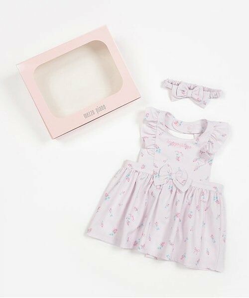 mezzo piano / メゾピアノ スタイ・ビブ | 【BOX付】ローズつぼみ柄エプロン＆ヘアバンドセット（ライト ピンク）