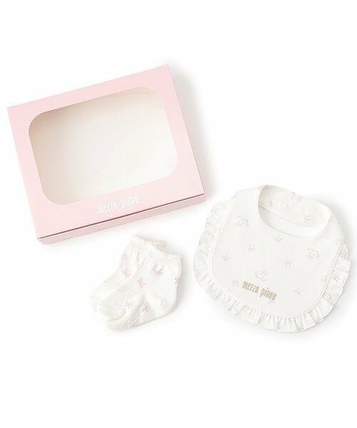 mezzo piano / メゾピアノ スタイ・ビブ | 【BOX付】オリジナルボックスつきリボン・ローズ柄　スタイ＆ソックスセット（リボン柄）