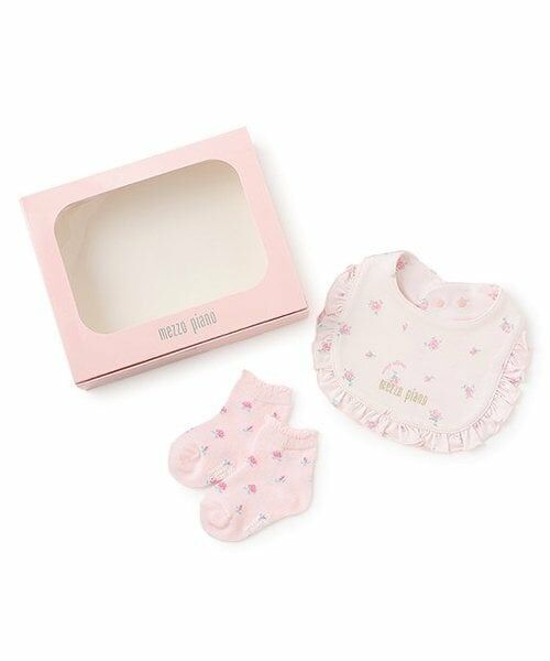 mezzo piano / メゾピアノ スタイ・ビブ | 【BOX付】リボン・バラ柄　スタイ＆ソックスセット（ライト ピンク）