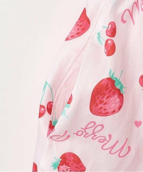 mezzo piano / メゾピアノ ミニ丈・ひざ丈ワンピース | 【人気商品再入荷】【直営店で取り扱い無し】イチゴ柄パフスリーブ　ドッキングワンピース | 詳細4