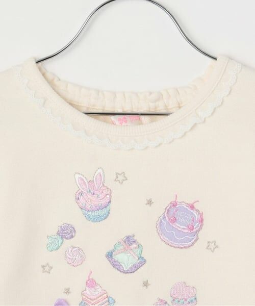 mezzo piano / メゾピアノ スウェット | 【人気商品再入荷】【直営店で取り扱い無し】プチフール刺しゅう　トレーナー | 詳細2