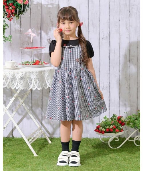 mezzo piano / メゾピアノ ミニ丈・ひざ丈ワンピース | 裾スカラップ半袖Tシャツ＆イチゴキャミワンピースセット（黒）