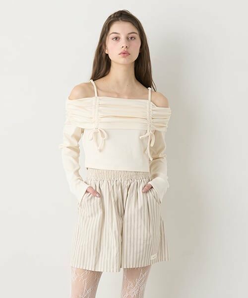 Mi-je / ミジェ Tシャツ | オフショルシャーリングトップス【韓国ファッション】（アイボリー）