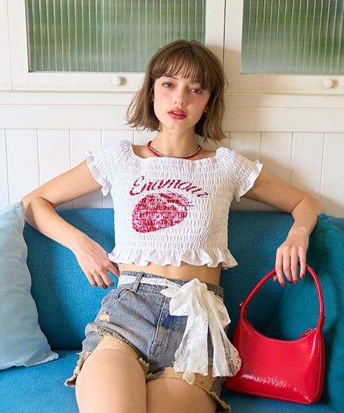 Mi-je / ミジェ Tシャツ | ストロベリーシャーリングトップス【韓国ファッション】（オフ ホワイト）