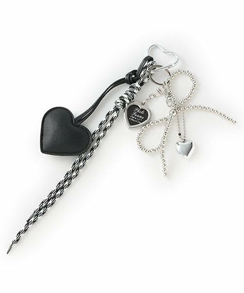 Mi-je / ミジェ ブローチ・コサージュ | レザーハートチャーム【韓国ファッション】（黒）