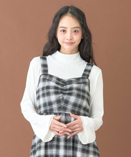 Mi-je / ミジェ Tシャツ | レーススリーブインナーカット【韓国ファッション】（オフ ホワイト）