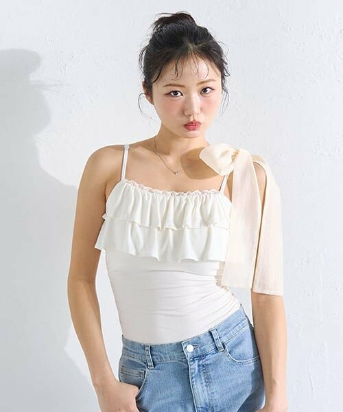 Mi-je / ミジェ Tシャツ | 肩リボンフリルキャミソール（アイボリー）