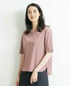 ◆上質で品のあるカットソー ◆<br><br>＜デザイン＞<br>大きすぎないほど良いリラックスシルエットのTシャツ。長めの袖丈で気になる二の腕もさりげなくカバー。デザイン性のある裾のカットで、インにもアウトにも○。40サイズは店舗限定展開です。<br><br>＜素材＞<br>シルケット加工を施した、滑らかで表面感のきれいな薄手のスムース素材です。<br><br>＜着こなしポイント＞<br>。同素材デザイン違い[FMKGP65130]もご用意いたしております。<br><br>---------------------------------<br>透け感：ホワイトのみあり<br>裏地：なし<br>伸縮性：あり<br>光沢感：なし<br>生地の厚さ：ふつう<br>ポケット：なし<br>洗濯表記：洗える<br>-----------------------------<br><br>※環境により、色味が多少異なる場合がございます。予めご了承ください。商品の色味は、詳細画像をご参照ください。