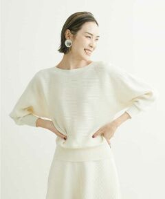 ◆人気のドルマンスリーブニットが冬素材で登場◆<br><br>＜デザイン・パターン＞<br>リブの横使いのドルマンスリーブプルオーバー。袖口と裾のリブで着るだけでシルエットがサマになるデザインです。程よいボートネックの開きが、首周りをスッキリとみせてくれます。40サイズは限定店舗展開です。<br><br>＜素材＞<br>19.5マイクロンの細い原料を使用し、36番手という比較的細番手で紡績した軽量エアリー特殊糸です。梳毛ならではの滑らかな風合い、ボリューム感と軽さが特徴です。<br><br>＜着こなしポイント＞<br>伸縮性が高く、裾のリブ使いで様々なボトムスとのコーデが楽しめます。裾をブラウジングしてコンパクトな印象に。パンツスタイルと合わせる時は、裾を落として着るのがオススメ。同素材クルーネック[FMFAS41200]・Vネック[FMFAS42200]・ボトルネック[FMFAS43230]・カーディガン[FMSAS43250]をご用意しております。<br><br>＜ホールガーメント（R）とは＞<br> ホールガーメント（R）とは「無縫製」という意味で、縫い目が出来ない編み方のことです。 通常は前身頃、後身頃、袖などパーツ別に作った生地を縫い合わせて一着の服を作りますが、ホールガーメント（R）は専用の機械で1着の服を編み上げます。立体的なデザインも可能。縫い目が無いので突っ張る感じも無く、身体に自然にフィット。無駄な糸も使用せず、サスティナブルな縫製技術です。<br><br>---------------------------------<br>・透け感：ややあり<br>・裏地：なし<br>・伸縮性：あり<br>・光沢感：なし<br>・生地の厚さ：うすい<br>・ポケット：なし<br>・ケア方法：洗える<br>-----------------------------<br><br>＜スタッフ着用コメント＞<br> 大丸梅田店 169cm<br> 春の大人気ニットがウール素材で初登場！<br> 流行なく長く着用いただけるベストセラーニットです。 縫い目のないホールガーメントは着心地◎<br> 程よく身体に沿うリラクシーなシルエットでラインを拾わず、シャツやタートルインのレイヤードも出来る絶妙なサイズ感。<br> 程よくあいたボートネックシルエットは首まわりを綺麗に見せてくれ、袖のドルマンスリーブは二の腕をしっかりカバー。 華奢に見せながら体型カバーも叶えます！ 着丈は短めなのでスカートやワイドパンツ合わせをおすすめします。<br><br>モデル身長：172cm/着用サイズ：M<br>※環境により、色味が多少異なる場合がございます。予めご了承ください。商品の色味は、詳細画像をご参照ください。<br><br>MICHEL KLEIN（ミッシェルクラン）は、“シンプルとオリジナリティ”　“ベーシックとトレンド” 巧みなバランスで自分らしさを表現し、ファッションを楽しむ。 そんな洗練された大人の女性が求める スタイリッシュで着心地の良い服を提案するパリ発信ブランドです。