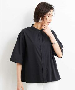 ◆1枚着として使える汎用性の高いブラウス◆<br><br>＜デザイン・パターン＞<br>きちんと感があるのに、涼しく着られるゆったりサイズの前あきシャツブラウス。使いやすい五分袖シャツには、襟元のさりげない細幅の切り替えを入れ デザインアクセントを加えました。40サイズは限定店舗展開です。<br><br>＜素材＞<br>コンパクト感のあるコットン・ナイロン・ポリエステルをブレンドしたシャツ素材。扱いのしやすさが特徴です。<br><br>＜着こなしポイント＞<br>使いやすいカラー展開のシャツは、ジョガーパンツ[FMLGS40210]と合わせて新鮮な表情に。前あきなので、インナーにタックトップをあわせて羽織としても着用いただけます。<br><br>---------------------------------<br>・透け感：ホワイトのみややあり<br>・裏地：なし<br>・伸縮性：ややあり<br>・光沢感：なし<br>・生地の厚さ：普通<br>・あき：前ボタン<br>・ポケット：なし<br>・ケア方法：洗える<br>-----------------------------<br><br>モデル身長：165cm/着用サイズ：M<br>※環境により、色味が多少異なる場合がございます。予めご了承ください。商品の色味は、詳細画像をご参照ください。<br><br>MICHEL KLEIN（ミッシェルクラン）は、“シンプルとオリジナリティ”　“ベーシックとトレンド” 巧みなバランスで自分らしさを表現し、ファッションを楽しむ。そんな洗練された大人の女性が求める スタイリッシュで着心地の良い服を提案するパリ発信ブランドです。