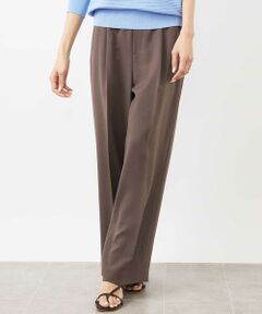 ◆オンオフで頼れる万能ワイドパンツ◆<br><br>＜デザイン・パターン＞<br>ゴムウエストの着用しやすさと、内側のドローストリングでサイズ調整が出来る点がポイント。すっきりした腰回りと、センタープレスできれい見えするワイドパンツをコージーな仕様にする事できれい見えと履き心地両方の要素を兼ね備えたデザイン。40サイズは限定店舗展開です。<br><br>＜素材＞<br>スーツ地の様な見た目とジャージの様な着心地を併せ持ったストレッチツイル。さらっとしたタッチと、濃色も光過ぎずマットな質感に仕上げられている点が特徴。しわになりにくく、毛玉もできにくいイージーケア素材です。<br><br>＜着こなしポイント＞<br>Tシャツやスウェットを合わせた大人カジュアルスタイルから、ブラウスやジャケットを合わせたきれいめスタイルまで、様々なテイストやシーンに着用いただける汎用性の高いワイドパンツです。<br><br>---------------------------------<br>・透け感：なし<br>・裏地：なし<br>・伸縮性：あり<br>・光沢感：なし<br>・生地の厚さ：普通<br>・ポケット：あり<br>・ウエスト：総ゴム<br>・ケア方法：洗える<br>-----------------------------<br>モデル（ショートボブ）身長：171cm/着用サイズ：M<br>※照明や日光などの撮影環境により、色味が異なる場合がございます。予めご了承ください。商品の色味は、詳細画像をご参照ください。<br><br>MICHEL KLEIN（ミッシェルクラン）は、“シンプルとオリジナリティ”　“ベーシックとトレンド” 巧みなバランスで自分らしさを表現し、ファッションを楽しむ。そんな洗練された大人の女性が求める スタイリッシュで着心地の良い服を提案するパリ発信ブランドです。<br><br>《お気に入り登録》でお得な情報をお届け<br>再入荷通知や残りわずか、お得なプライスダウンの情報をお受け取りいただけます。