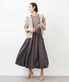 ◆トレンドのバルーンシルエットを大人可愛く◆<br><br>＜デザイン・パターン＞<br>一枚で着られてスタイルが決まるカットソーコンビのワンピースは、コーディネートの時短をしたい時にぴったりです。動きやすいドルマンタイプの袖、スタイルが良く見えるように考えられたウエスト切り替え、控えめなバルーンシルエットのスカートのワンピースはシンプルになりすぎず、合わせやすさもありながら、デザイン性の高さを持ち合わせているのが特徴です。40サイズは限定店舗展開です。<br><br>＜素材＞<br>トップス部分　レーヨンの柔らかさにハリ感を加えたしなやかなタッチが特徴ハイゲージでコンパクトな仕上がりの布帛ライクなジャージ素材。・接触冷感・UVカット<br>スカート部分　極薄の高密度なタイプライター。軽量で程よいハリ感が特徴。撥水加工を施している点もポイント・撥水加工<br><br>＜着こなしポイント＞<br>異素材のドッキングデザインで一枚で着映えするワンピース。スニーカーに合わせてカジュアルに、パンプスと合わせてドレッシーにも、合わせるアイテムで様々な雰囲気でお召しいただけます。<br><br>---------------------------------<br>・透け感：なし<br>・裏地：スカート部分のみあり<br>・伸縮性：トップス部分のみあり<br>・光沢感：スカート部分のみあり<br>・生地の厚さ：普通<br>・ポケット：あり<br>・ケア方法：洗える<br>-----------------------------<br>モデル（ショートボブ）身長：171cm/着用サイズ：M<br>※照明や日光などの撮影環境により、色味が異なる場合がございます。予めご了承ください。商品の色味は、詳細画像をご参照ください。<br><br>MICHEL KLEIN（ミッシェルクラン）は、“シンプルとオリジナリティ”　“ベーシックとトレンド” 巧みなバランスで自分らしさを表現し、ファッションを楽しむ。そんな洗練された大人の女性が求める スタイリッシュで着心地の良い服を提案するパリ発信ブランドです。<br><br>《お気に入り登録》でお得な情報をお届け<br>再入荷通知や残りわずか、お得なプライスダウンの情報をお受け取りいただけます。