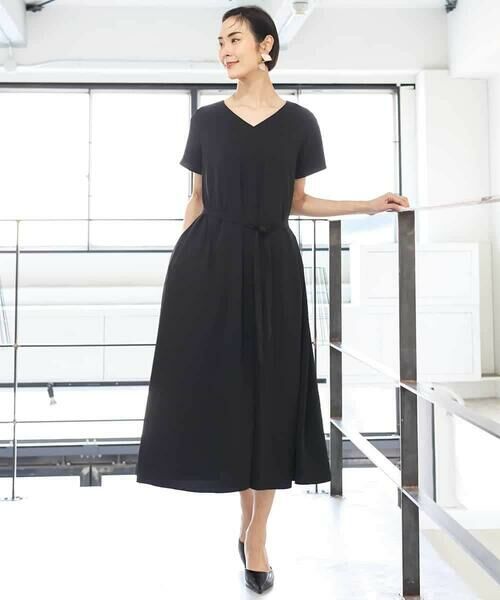 MICHEL KLEIN / ミッシェルクラン ロング・マキシ丈ワンピース | [接触冷感/UVカット]Vネックフレアワンピース(セットアップ対応) | 詳細11