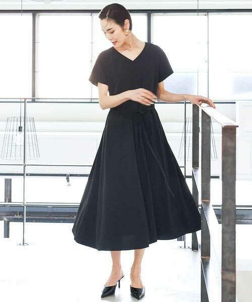 MICHEL KLEIN / ミッシェルクラン ロング・マキシ丈ワンピース | [接触冷感/UVカット]Vネックフレアワンピース(セットアップ対応) | 詳細12