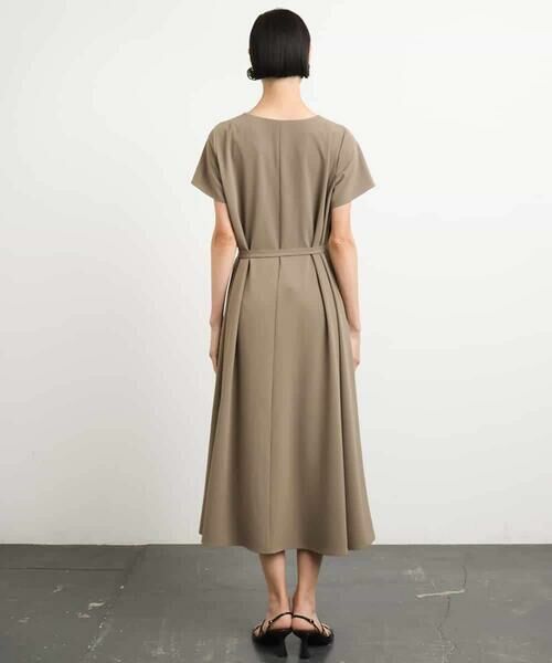 MICHEL KLEIN / ミッシェルクラン ロング・マキシ丈ワンピース | [接触冷感/UVカット]Vネックフレアワンピース(セットアップ対応) | 詳細18