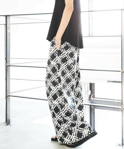 MICHEL KLEIN / ミッシェルクラン その他パンツ | [オリジナルプリント]ドローイングチェックワイドパンツ | 詳細17