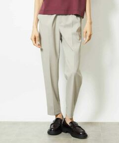 ◆オンにもオフにも頼れるきれいめパンツ◆<br><br>＜デザイン・パターン＞<br>素材の特性を活かした“きれいめパンツ”。ストレッチ性を活かしたすっきりとしたテーパードシルエットで、美脚見えも叶えます。ウエストはゴム仕様で、イージーなはき心地ときちんと見えを兼ね備えた一着です。36・40サイズは限定店舗展開です。<br><br>＜素材＞<br>さらりとした肌触りとマットな質感が魅力の梳毛調素材。軽やかさとストレッチ性を兼ね備えた、快適な着心地です。<br><br>＜着こなしポイント＞<br>脚のラインをきれいに見せるテーパードシルエットで、上品な印象に仕上がるパンツ。ブラウスやジャケットを合わせたきちんと感のあるスタイルはもちろん、カットソーやフラットシューズでカジュアルダウンもおすすめ。ストレッチ素材ではき心地も快適な、オンにもオフにも頼れる優秀アイテムです。<br>同素材のワイドパンツ［FMLJA08180］もご用意いたしております。<br><br>---------------------------------<br>・透け感：なし<br>・裏地：なし<br>・伸縮性：あり<br>・光沢感：ややあり<br>・生地の厚さ：普通<br>・あき：ファスナー<br>・ポケット：あり<br>・ウエスト：後ろゴム<br>・ケア方法：洗える<br><br>-----------------------------<br>モデル（ショートボブ）身長：171cm/着用サイズ：M<br>※照明や日光などの撮影環境により、色味が異なる場合がございます。予めご了承ください。商品の色味は、詳細画像をご参照ください。<br><br>MICHEL KLEIN（ミッシェルクラン）は、“シンプルとオリジナリティ”　“ベーシックとトレンド” 巧みなバランスで自分らしさを表現し、ファッションを楽しむ。そんな洗練された大人の女性が求める スタイリッシュで着心地の良い服を提案するパリ発信ブランドです。<br><br>《お気に入り登録》でお得な情報をお届け<br>再入荷通知や残りわずか、お得なプライスダウンの情報をお受け取りいただけます。