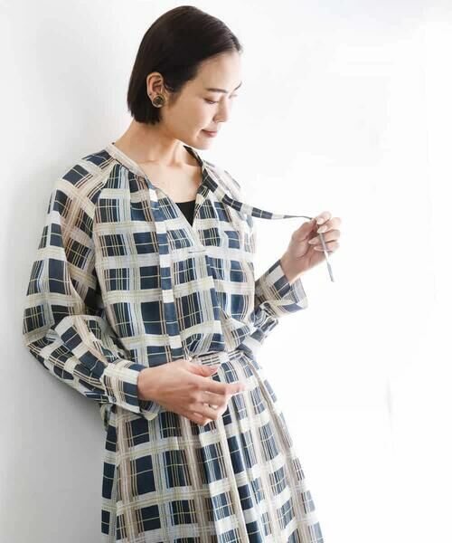 MICHEL KLEIN / ミッシェルクラン シャツ・ブラウス | [セットアップ対応]チェック柄細めリボンスキッパーブラウス | 詳細1