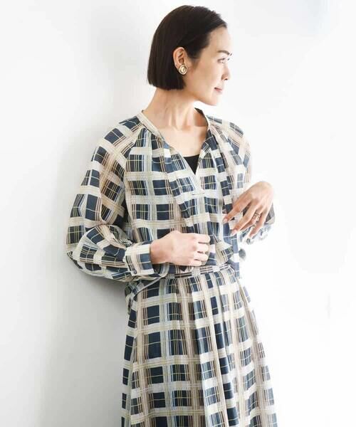 MICHEL KLEIN / ミッシェルクラン シャツ・ブラウス | [セットアップ対応]チェック柄細めリボンスキッパーブラウス | 詳細2