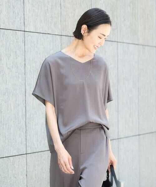 MICHEL KLEIN / ミッシェルクラン シャツ・ブラウス | [セットアップ対応]Vネックサテンオーバーブラウス（ベージュ）
