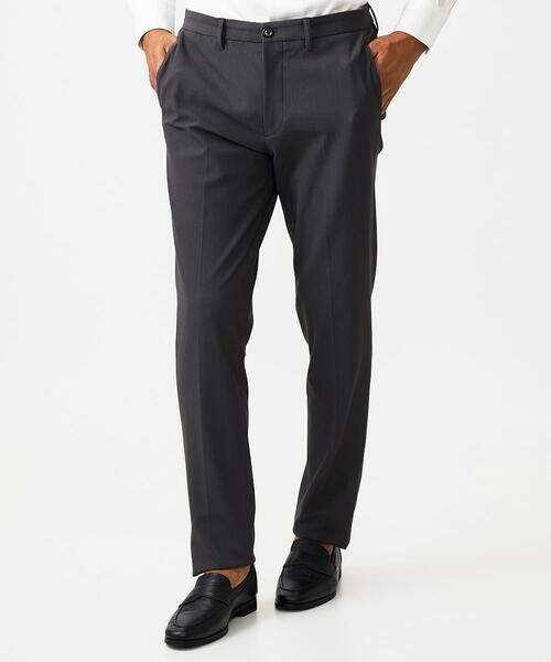 ビジネスシーンのボトムスをアップデート