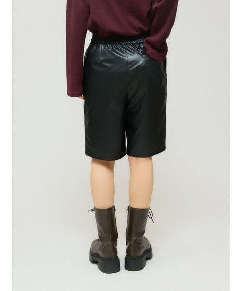 MIDIUMISOLID / ミディウミソリッド その他パンツ | MIDIUMISOLID for Ladies シンセティックレザーショートパンツ | 詳細17