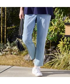 ■商品紹介■<br><b>【大きいサイズ】【L/LL/3Lサイズ】【洗える】【接触冷感素材】</b><br><font color='#0063B1'>◆春夏のカジュアルコーデに欠かせない！ひんやり涼しい快適デニムパンツ◆</font><br><br>肌に触れるたびに涼しく感じる特殊な糸「ソフトクール エクストリーム」を使用した接触冷感デニムです。<br>とても柔らかい風合いの素材で、縦横斜めに伸びる高い伸縮性が特徴。<br>デニムのゴワつき感を抑え、動きやすく快適な穿き心地にこだわったパンツです。<br><br>縦に切り替えをいれた足を真っすぐキレイに見せてくれるデザイン。<br>爽やかなステッチカラーもポイントです。<br>ウエストは開きのないオールゴム仕様でゆったり楽ちん。<br><br>カジュアルコーデを快適に満喫できるデニムパンツを是非。<br><br>・手洗い可<br><br>【モデル身長175cm】<br><br><b>※３Lサイズは一部店舗とオンラインショップの限定です</b><br><br><br>■コーディネート■<br>スニーカーやフラットシューズとのアクティブな着こなしがおすすめ。<br>Tシャツやチュニックと合わせて、春夏のお出かけを満喫してくださいね。<br><br><br>■商品特性■<br>素材の厚さ：普通<br>素材の透け感：透けない<br>素材の光沢：光沢がない<br>素材の伸縮性：ある<br>裏地仕様：裏なし<br>ウエスト仕様：総ゴム仕様（ファスナー開きなし）<br>前後にポケットあり<br><br><br>■コンセプト■<br>様々なシーンに合わせてセレクトできるトータルコーディネートブランド。<br>アクティブなライフスタイルを楽しむＬサイズミセスに、エレガントかつ旬なスタイリングをご提案します。<br>＊撮影環境により光の当たり具合で色味が違って見える場合があります。<br>＊商品画像はサンプルのため、色味やサイズ、プリント位置、仕様などに変更がある場合があります。<br>＊取扱い表示をご確認の上、着用をお願いします。<BR>