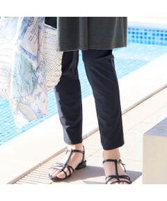 ■商品紹介■<br><b>【大きいサイズ】【L/LL/3Lサイズ】【洗える】【接触冷感】</b><br><font color='#0063B1'>◆大人気のレギンスパンツがより涼しく快適にリニューアル！◆</font><br><br>ワンピースやスカートの足元をスッキリと見せてくれるレギンスパンツ。<br>昨年のものから生地を変えてリニューアルしました。<br><br>日本製の「クールックプラス＋」という涼しく爽やかな肌触りの生地をセレクト。<br>接触冷感性があり、優しいドライタッチで快適な穿き心地が魅力です。<br><br>フィット感のあるレギンスパンツは足元を華奢に見せてくれ、素足を隠したいシーンに最適です。<br><br>・日本製<br>・手洗い可<br><br>【モデル身長175cm】<br><br><br>■コーディネート■<br>ワンピースやチュニックの足元にピッタリのレギンスパンツ。<br>足元をスッキリと見せてくれ、メリハリのあるスタイルをお楽しみ頂けます。<br>素足を隠したい時に涼しく穿けるレギンスパンツは重宝するはず。<br>トレンドのオーバーシルエットのトップスとも相性◎です。<br><br>■商品特性■<br>素材の厚さ：やや薄い<br>素材の透け感：透けない<br>素材の光沢：光沢がない<br>素材の伸縮性：ある<br>ウエスト仕様：総ゴム仕様（ファスナー開きなし）<br><br><br>■コンセプト■<br>様々なシーンに合わせてセレクトできるトータルコーディネートブランド。<br>アクティブなライフスタイルを楽しむＬサイズミセスに、エレガントかつ旬なスタイリングをご提案します。<br>＊撮影環境により光の当たり具合で色味が違って見える場合があります。<br>＊商品画像はサンプルのため、色味やサイズ、プリント位置、仕様などに変更がある場合があります。<br>＊取扱い表示をご確認の上、着用をお願いします。<BR>