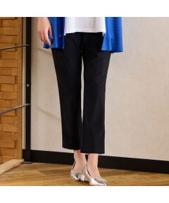 ■商品紹介■<br><b>【大きいサイズ】【L/LL/3Lサイズ】【洗える】</b><br><font color='#0063B1'>◆定番人気の快適ストレッチパンツが今年も登場！◆</font><br><br>つるっとした綺麗な表面感と高い伸縮性が魅力の国産素材のパンツです。<br>程よい肉感で動きやすく快適な穿き心地のロングセラーボトム。<br>今夏は爽やかなグリーンが限定色として登場です！<br><br>太過ぎず細すぎないシルエットでデイリーからエレガンスシーンまで活躍。<br>極力切り替えをなくし、すっきりとしたデザインに仕上げました。<br>ウエストは総ゴム仕様でラクちんです。<br><br>色違いで揃えたいおすすめのパンツです。<br><br>・手洗い可<br><br>【モデル身長175cm】<br><br><b>※グリーンは一部店舗とオンラインショップ限定カラーです<br><br>※ベージュの3Lサイズは一部店舗とオンラインショップ限定です</b><br><br><br>■コーディネート■<br>カジュアルにも綺麗めにも着まわせる優秀ボトムです。<br>ラフにTシャツとコーディネートしたり、ジャケットとのエレガントな着こなしも楽しめます。<br>限定色のグリーンはスタイルがぱっと華やぐカラー。<br>夏のマリンスタイルにもおすすめです。<br><br>■商品特性■<br>素材の厚さ：やや薄い<br>素材の透け感：透けない<br>素材の光沢：光沢がない<br>素材の伸縮性：ある<br>裏地仕様：裏なし<br>ウエスト仕様：総ゴム仕様（ファスナー開きなし）<br>前ポケットあり<br><br><br>■コンセプト■<br>様々なシーンに合わせてセレクトできるトータルコーディネートブランド。<br>アクティブなライフスタイルを楽しむＬサイズミセスに、エレガントかつ旬なスタイリングをご提案します。<br>＊撮影環境により光の当たり具合で色味が違って見える場合があります。<br>＊商品画像はサンプルのため、色味やサイズ、プリント位置、仕様などに変更がある場合があります。<br>＊取扱い表示をご確認の上、着用をお願いします。<BR>