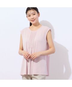 ■商品紹介■<br><b>【大きいサイズ】【L/LL/3Lサイズ】【洗える】</b><br><font color='#0063B1'>◆毎年人気！一枚でも着やすいシルエットにこだわったノースリーブトップス◆<br></font><br>薄手の鹿の子組織のトップスです。<br>軽くて涼やかな肌当たりが暑い夏にピッタリ。<br>毎年人気のシリーズで、色違いやデザイン違いで揃えたくなる優秀アイテムです。<br><br>下着が見えにくい肩幅を広めにとった人気のデザイン。<br>肩に沿うようなシルエットで一枚でも着やすいのが魅力です。<br>今年は前襟ぐりにピンタックを入れたデザイン。華奢なピンタックが縦のラインを強調し、胸元をスッキリと見せてくれます。<br><br>お腹周りをふんわりとカバーするAラインシルエットも嬉しいポイントです。<br><br>・日本製<br>・手洗い可<br><br>【モデル身長175cm】<br><br><b>※ホワイトとピンクの3Lサイズはオンラインショップ限定です</b><br><br>◆シリーズでTシャツも展開しております<br>Tシャツ…製品品番21123517<br><br><br>■コーディネート■<br>シャツやジャケットのインナーとして着まわせます。<br>透け感のあるトップスのインナーとしても重宝し、腰周りが隠れる丈なのでパンツスタイルと相性抜群です。<br><br><br><br>■商品特性■<br>素材の厚さ：やや薄い<br>素材の透け感：やや透ける<br>素材の光沢：光沢がない<br>素材の伸縮性：ある<br><br><br>■コンセプト■<br>様々なシーンに合わせてセレクトできるトータルコーディネートブランド。<br>アクティブなライフスタイルを楽しむＬサイズミセスに、エレガントかつ旬なスタイリングをご提案します。<br>＊撮影環境により光の当たり具合で色味が違って見える場合があります。<br>＊商品画像はサンプルのため、色味やサイズ、プリント位置、仕様などに変更がある場合があります。<br>＊取扱い表示をご確認の上、着用をお願いします。<BR>