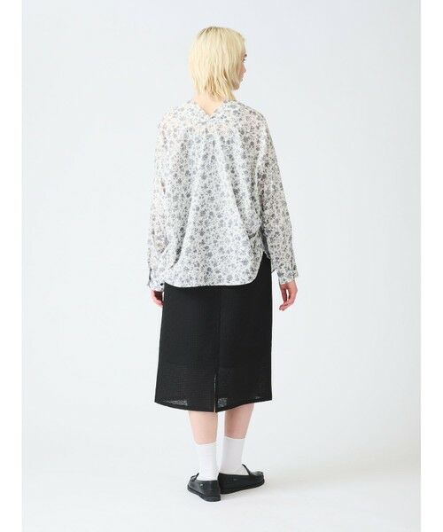 ♡　特典㉘　♡ セール】 mizuiro ind スモールフラワーVネックシャツ （シャツ