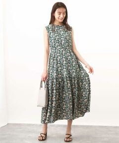 落ち着いた色味の花柄が大人っぽい<br> ティアードワンピース<br><br> ■デザイン<br> 大人っぽいグリーンとブラウンをベースカラーに取り入れた花柄ワンピース。甘さを抑えた花柄が大人なスタイリングに。たっぷりと生地を使った裾ティアードデザインで、上品な揺れ感が魅力的。<br><br> ■素材<br> 落ち感のある素材は広がりすぎないすっきりとしたシルエットに。シワになりにくく、扱いやすさも魅力の合繊素材です。<br><br> ■コーディネート<br> 共地ベルト付きで、ベルトを絞ればシルエット変化を付けられるのも嬉しいポイント。一枚でしっかりと着映えるので、ご旅行など、お休みの日にぜひ着回して。<br><br> --------------------<br> 洗濯表示：手洗い可<br> 透け感：なし<br> 裏地：あり<br> 伸縮性：なし<br> 生地の厚さ：やや薄手<br> --------------------<br><br> ※自然光・照明の関係、パソコン・スマートフォンなどの環境により、実際と色味が違って見える場合がございます。予めご了承ください。商品の色味は、詳細画像をご参照ください。<br> ※サンプルでの撮影となるため、実際にお届けする商品と仕様やサイズが異なる場合がございます。 <br><br>▼カラー番号表記<br> グリーン(35)、ブラウン(87)