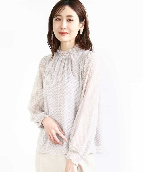 MK MICHEL KLEIN/エムケーミッシェルクラン 幾何柄シフォンスタンドカラーブラウス/洗える ベージュ M MK MICHEL KLEIN/エムケーミッシェルクラン 幾何柄シフォンスタンドカラーブラウス/洗える ベージュ M