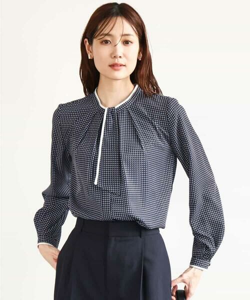 MK MICHEL KLEIN / エムケーミッシェルクラン シャツ・ブラウス | ドット幾何柄ボウタイ付きブラウス/洗える | 詳細1