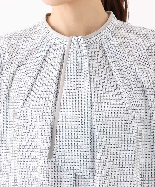 MK MICHEL KLEIN / エムケーミッシェルクラン シャツ・ブラウス | ドット幾何柄ボウタイ付きブラウス/洗える | 詳細18