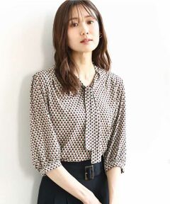 MK MICHEL KLEIN / エムケーミッシェルクラン カットソー | 幾何柄ボウタイジャージーカットソー/洗える