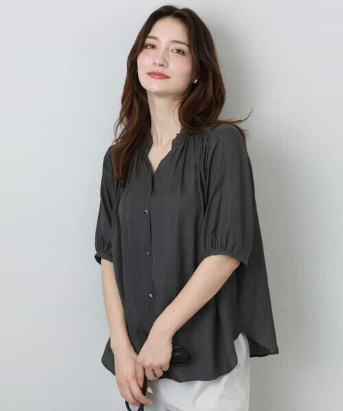 MK MICHEL KLEIN / エムケーミッシェルクラン シャツ・ブラウス | フリルネックデザインサテンブラウス/接触冷感/洗える | 詳細1