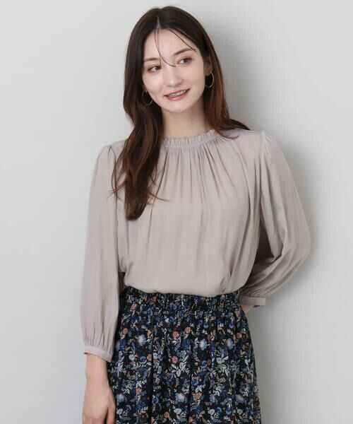 MK MICHEL KLEIN / エムケーミッシェルクラン シャツ・ブラウス | フリルギャザーネックサテンブラウス/接触冷感/洗える | 詳細1