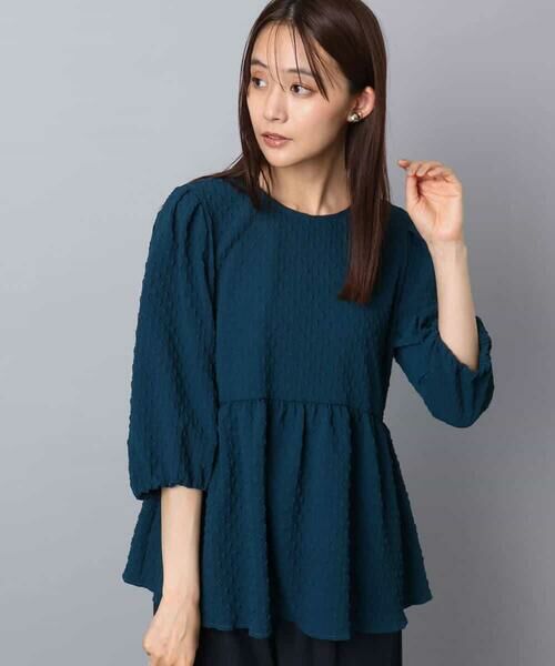 MK MICHEL KLEIN / エムケーミッシェルクラン シャツ・ブラウス | エンボス加工ペプラムブラウス/洗える | 詳細1