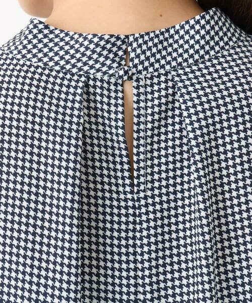 MK MICHEL KLEIN / エムケーミッシェルクラン シャツ・ブラウス | ボウタイ付き千鳥柄プリントブラウス/洗える | 詳細26