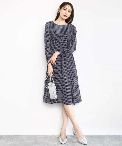 MK MICHEL KLEIN / エムケーミッシェルクラン ロング・マキシ丈ワンピース | タックデザイン幾何柄ワンピース/洗える | 詳細1