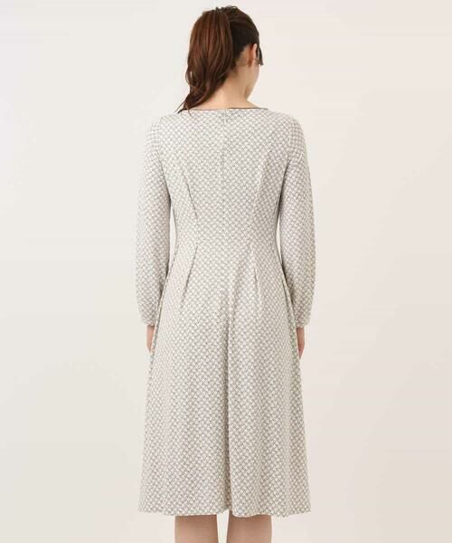 MK MICHEL KLEIN / エムケーミッシェルクラン ロング・マキシ丈ワンピース | タックデザイン幾何柄ワンピース/洗える | 詳細13