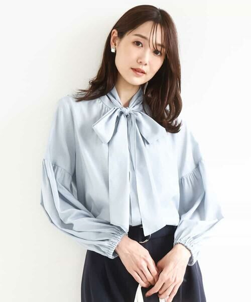 MK MICHEL KLEIN / エムケーミッシェルクラン シャツ・ブラウス | ボウ付きバンドカラーブラウス/洗える(ライトブルー)