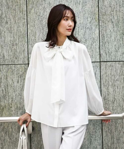 MK MICHEL KLEIN / エムケーミッシェルクラン シャツ・ブラウス | ボウ付きバンドカラーブラウス/洗える(ホワイト)