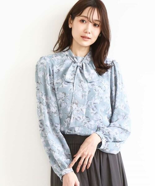 MK MICHEL KLEIN / エムケーミッシェルクラン シャツ・ブラウス | ボウタイ付き花柄シフォンブラウス/洗える（ミントブルー）