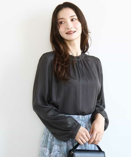 MK MICHEL KLEIN / エムケーミッシェルクラン シャツ・ブラウス | サテンフリルネックブラウス/接触冷感/UVカット/洗える（ダークグレー）