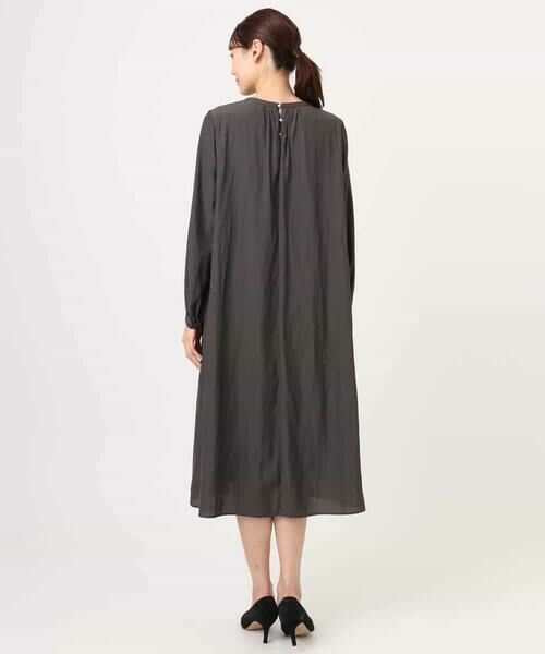 MK MICHEL KLEIN / エムケーミッシェルクラン ロング・マキシ丈ワンピース | サテンギャザーワンピース/洗える | 詳細20