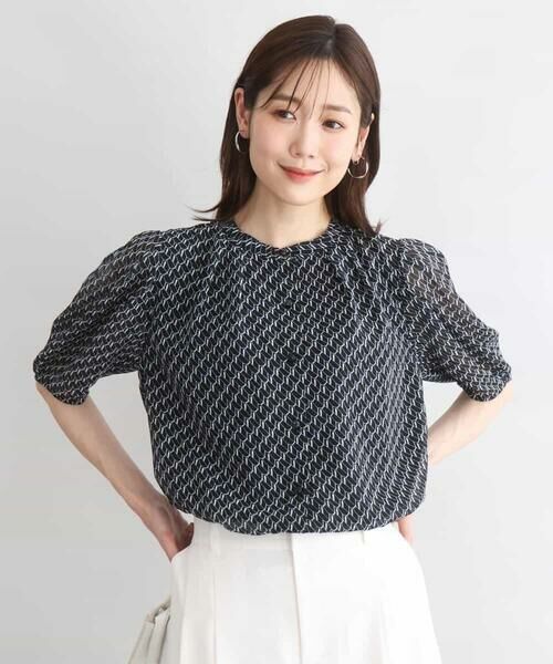 MK MICHEL KLEIN / エムケーミッシェルクラン シャツ・ブラウス | [洗える]幾何柄バンドカラー五分袖ブラウス | 詳細1